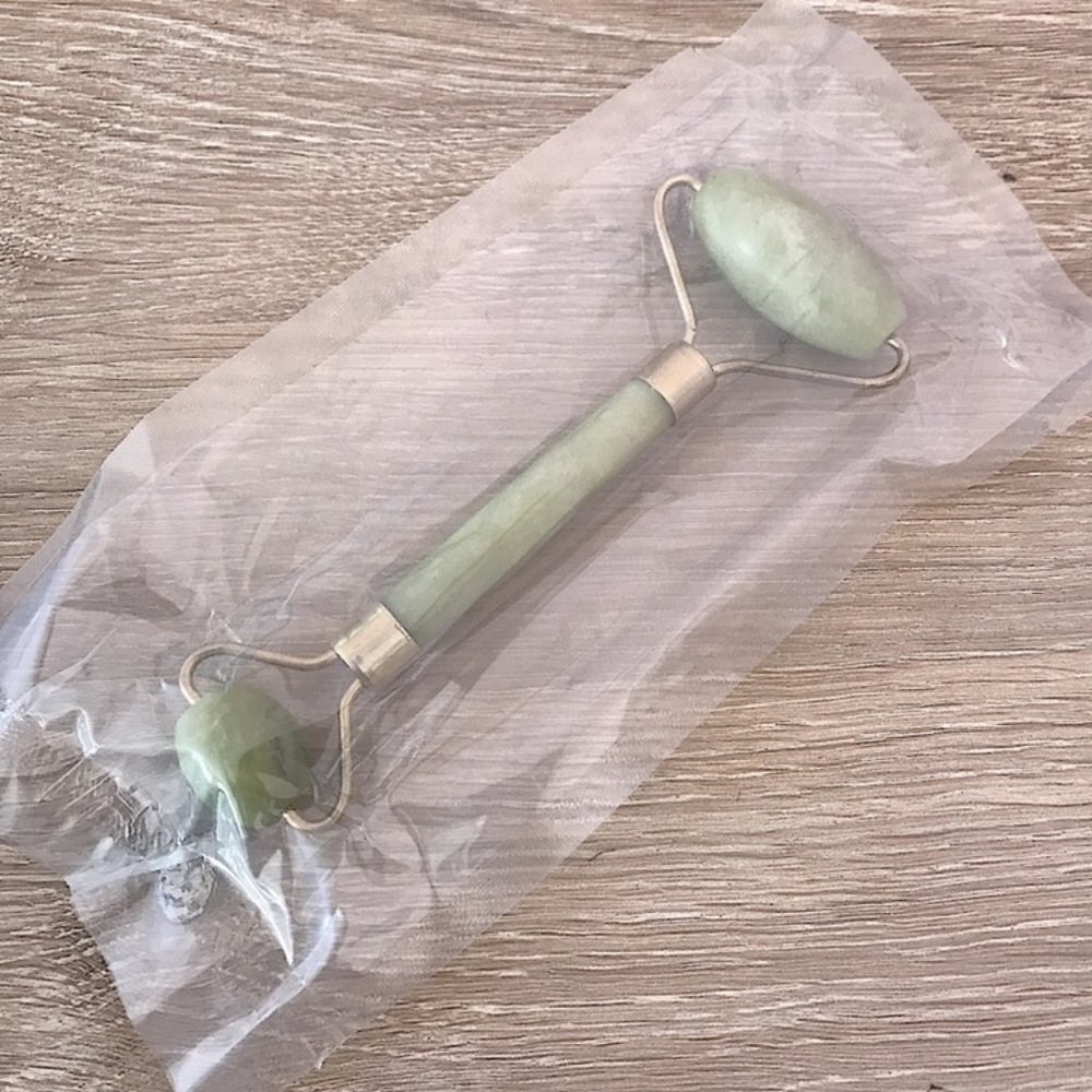 ♥️BRAND NEW FACE ROLLER♥️